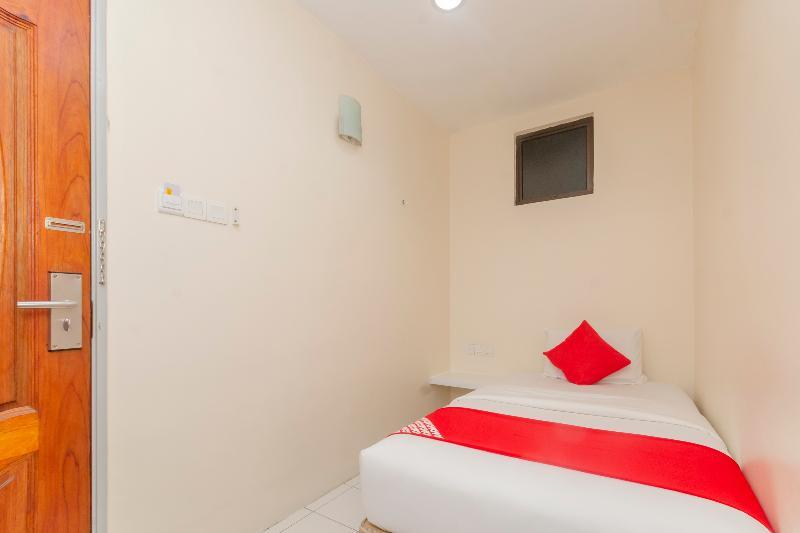Oyo 1010 Skudai Hotel Exteriör bild