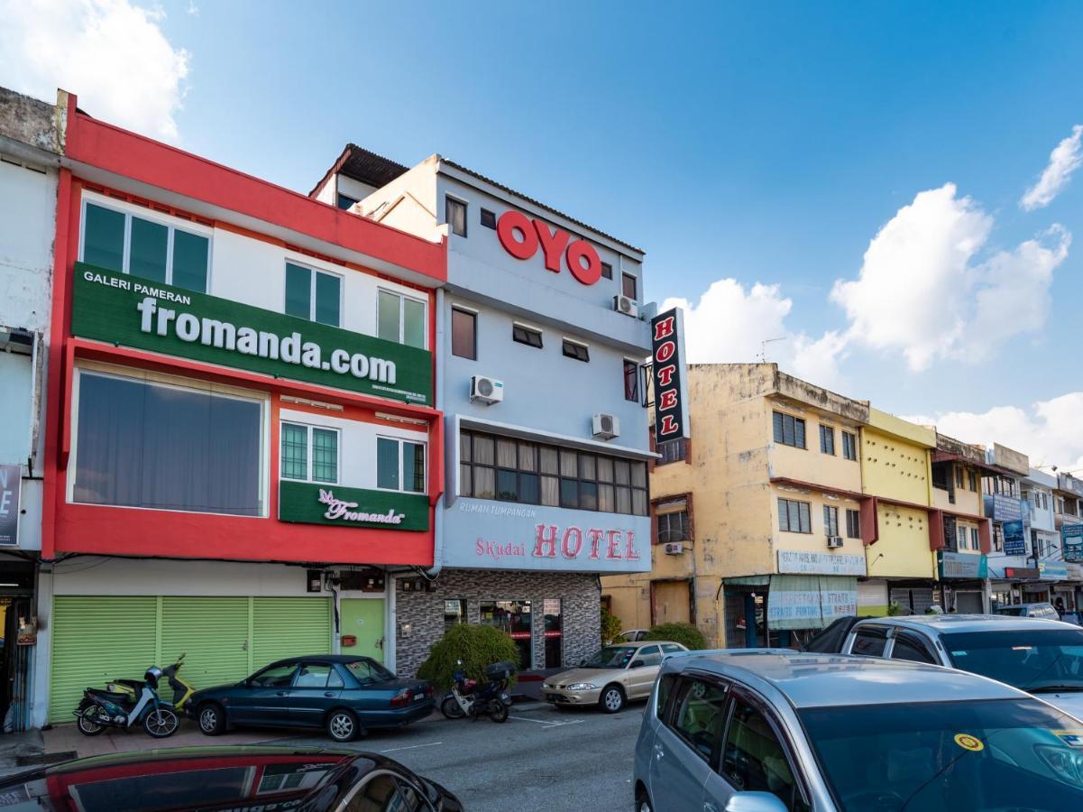 Oyo 1010 Skudai Hotel Exteriör bild